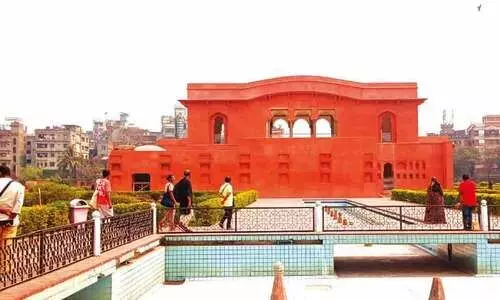 ബംഗ്ലാ മാറിലൂടെ ഒരു കലായാത്ര