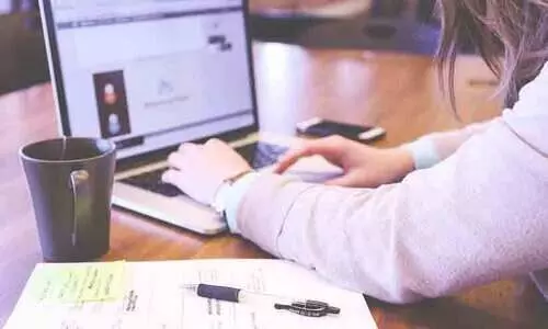 പ്രായത്തിന്റെയും വംശത്തിന്റെയും പേരിൽ വിവേചനം; ജോലിയിൽ നിന്ന് പിരിച്ചുവിട്ട് പകരം ഇന്ത്യക്കാരെ നിയമിക്കുന്നു -ടി.സി.എസിനെതിരെ യു.എസ് ടെക്കികൾ