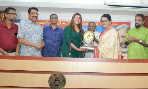 നല്ല സിനിമ വേണ്ടെന്ന് വെയ്ക്കരുതെന്ന് മക്കളോട് എപ്പോഴും പറയാറുണ്ടെന്ന് മല്ലികാ സുകുമാരന്‍