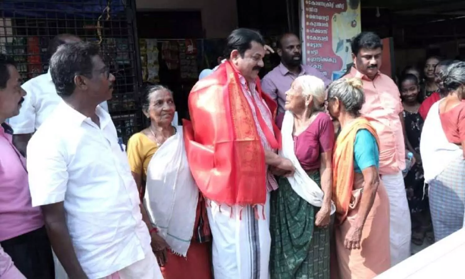 കുരിശിന്‍റെ വഴികണ്ടും നോമ്പ് തുറന്നും സ്ഥാനാർഥികള്‍