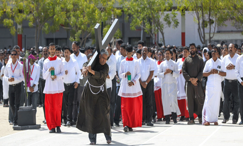 ഭ​ക്തി​യു​ടെ നി​റ​വി​ൽ ദുഃ​ഖ വെ​ള്ളി ആ​ച​രി​ച്ചു