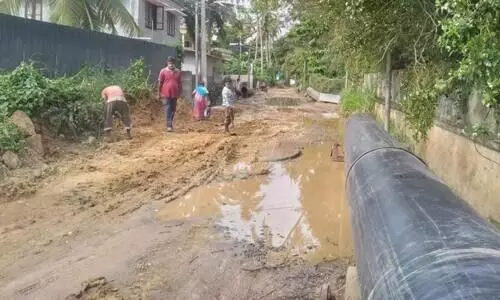 ഒടുവിൽ സഹികെട്ട് അവർ ഇറങ്ങി: അധികാരികളുടെ കണ്ണുതുറപ്പിക്കാൻ ഒടുവിൽ സഹികെട്ട് അവർ ഇറങ്ങി: അധികാരികളുടെ കണ്ണുതുറപ്പിക്കാൻ