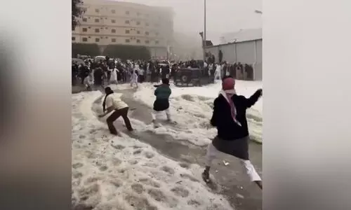 അസീറിൽ അതിശക്തമായ മഴയും മഞ്ഞുവീഴ്ചയും