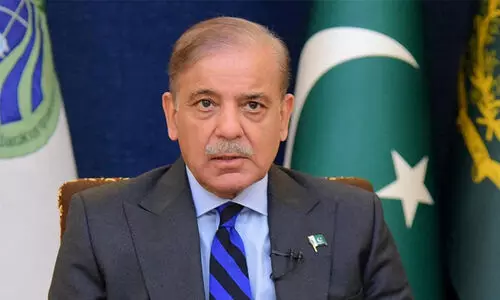 പാകിസ്താനിൽ ചുവന്ന പരവതാനിക്ക് നിയന്ത്രണം