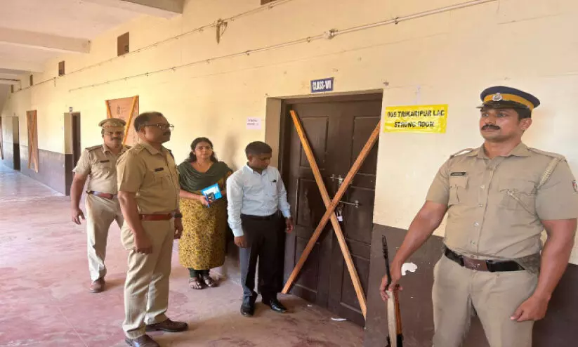 പോ​ളി​ങ് സാ​മ​ഗ്രി​ക​ളു​ടെ വി​ത​ര​ണ​കേ​ന്ദ്ര​ങ്ങ​ളി​ൽ ക​ല​ക്ട​റു​ടെ​യും എ​സ്.​പി​യു​ടെ​യും സം​യു​ക്ത പ​രി​ശോ​ധ​ന