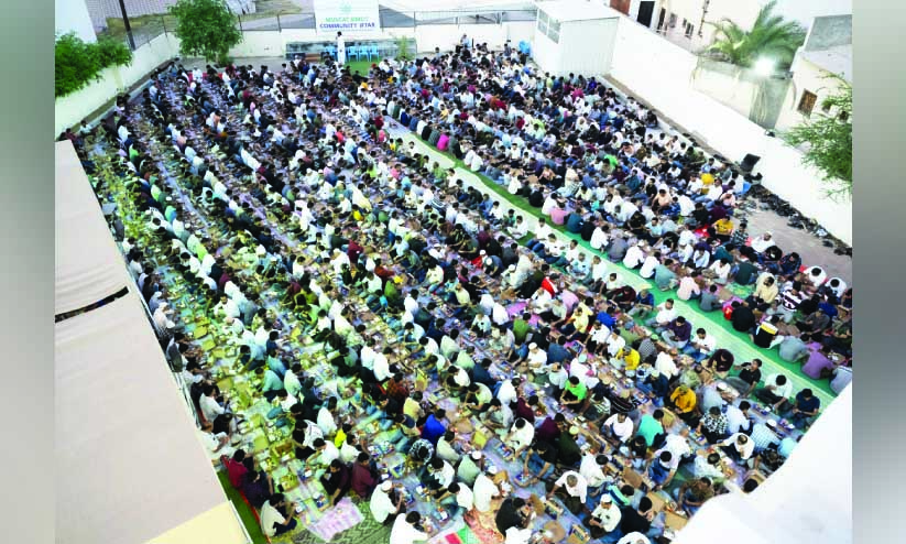 ജ​ന​പ​ങ്കാ​ളി​ത്തം കൊ​ണ്ട് ശ്ര​ദ്ധേ​യ​മാ​യി മ​സ്ക​ത്ത്​ കെ.​എം.​സി.​സി ഗ്രാ​ൻ​ഡ് ഇ​ഫ്താ​ർ