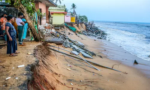 കടലാക്രമണം രൂക്ഷം; അ​ഞ്ച്​ വീ​ടു​ക​ൾ ത​ക​ർ​ന്നു, 20 വീ​ടു​ക​ൾ ത​ക​ർ​ച്ച ഭീ​ഷ​ണി​യിൽ