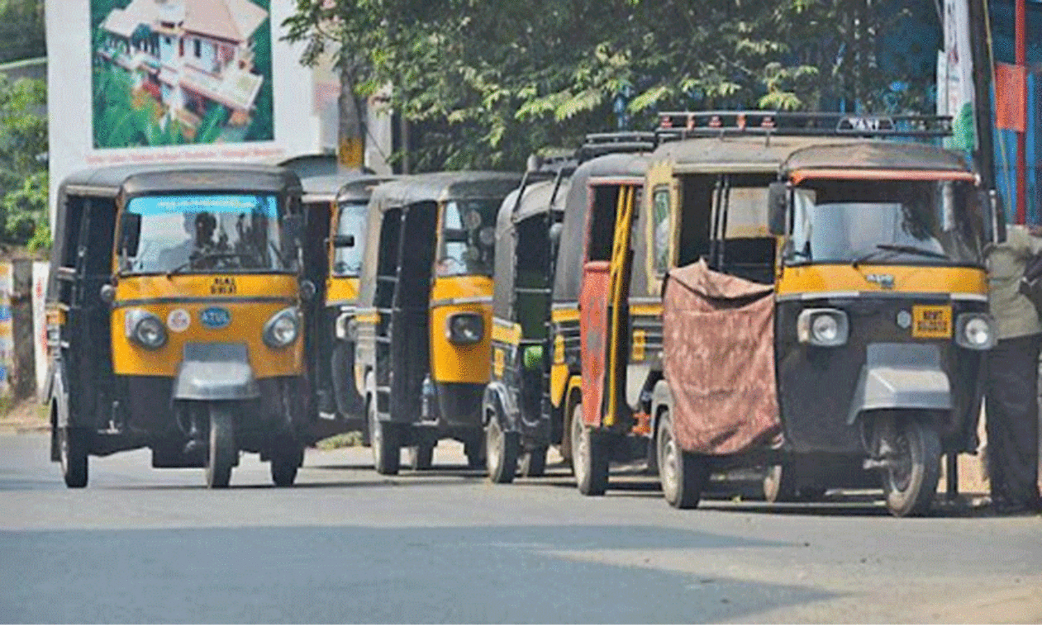 ടി.എം.സി നമ്പറില്ലാതെ സർവിസ്; ഓട്ടോകൾക്ക് പിടിവീഴും