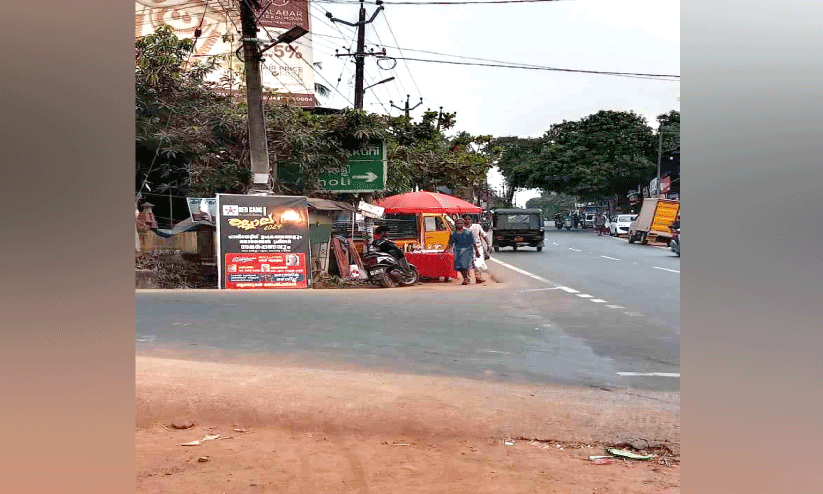 ദിശാബോർഡ് കാണാമറയത്ത്; ദിശയറിയാതെ   യാത്രക്കാർ