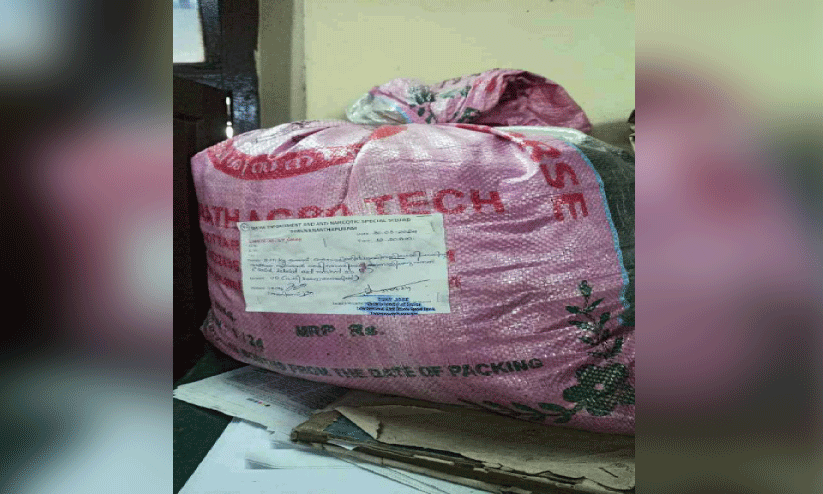 അഞ്ച് കിലോ കഞ്ചാവ് റെയില്‍വേ സ്റ്റേഷനില്‍ ഉപേക്ഷിച്ച നിലയില്‍