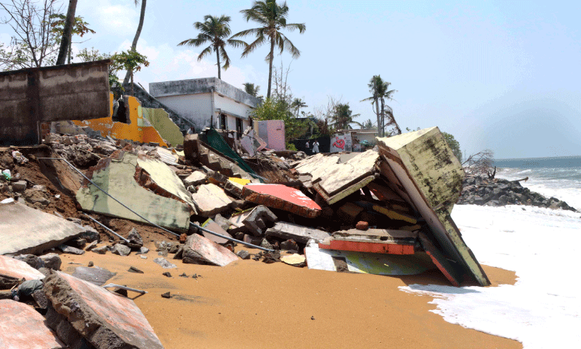 പ്രതിഷേധത്തിരയുടെ മുന്നിൽ തീരദേശ പാത നിശ്​ചലം