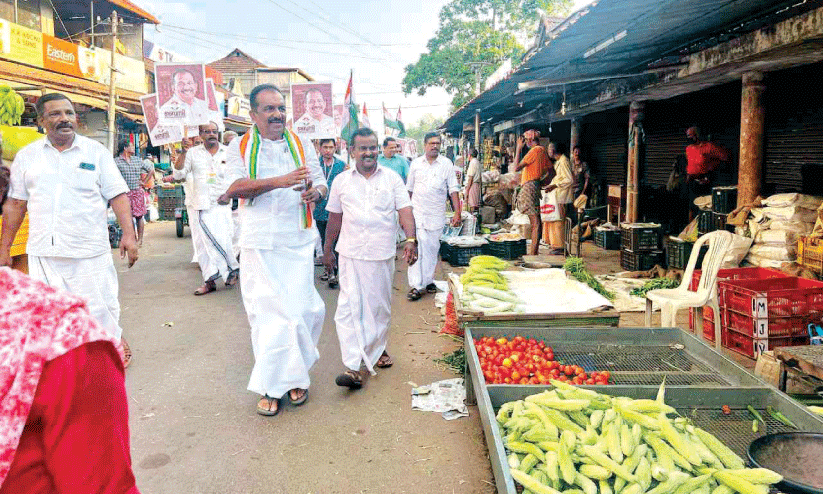 ഇഫ്താറിൽ വോട്ടുതേടി ബെന്നി ബെഹനാൻ ഇഫ്താറിൽ വോട്ടുതേടി ബെന്നി ബെഹനാൻ