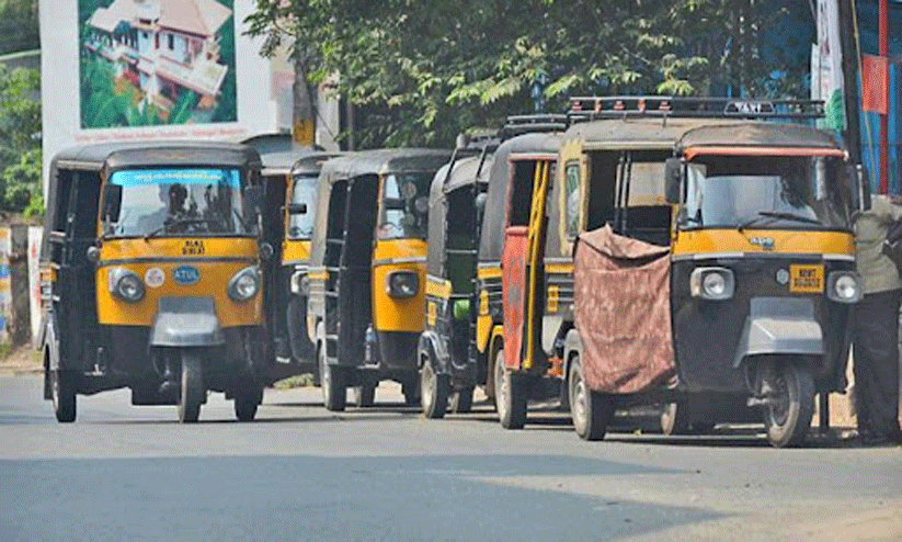 ടി.എം.സി നമ്പറില്ലാതെ സർവിസ്; ഓട്ടോകൾക്ക് പിടിവീഴും ടി.എം.സി നമ്പറില്ലാതെ സർവിസ്; ഓട്ടോകൾക്ക് പിടിവീഴും