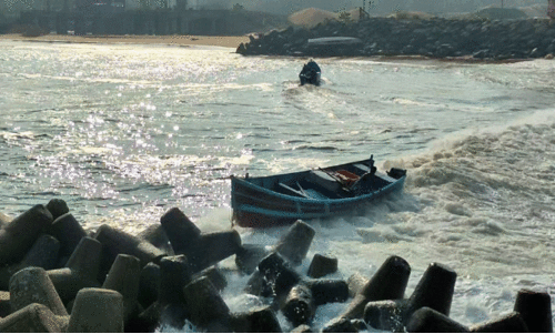 കടലാക്രമണം; മുതലപ്പൊഴിയിൽ നിരവധി വള്ളങ്ങൾ അപകടത്തിൽപെട്ടു