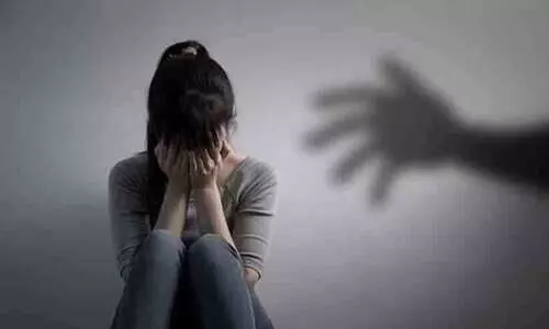 പ്രായപൂർത്തിയാകാത്ത പെൺകുട്ടിയെ ലൈംഗികമായി പീഡിപ്പിച്ച കേസിൽ മധ്യവയസ്കൻ ഉൾപ്പെടെ രണ്ടുപേർ അറസ്റ്റിൽ