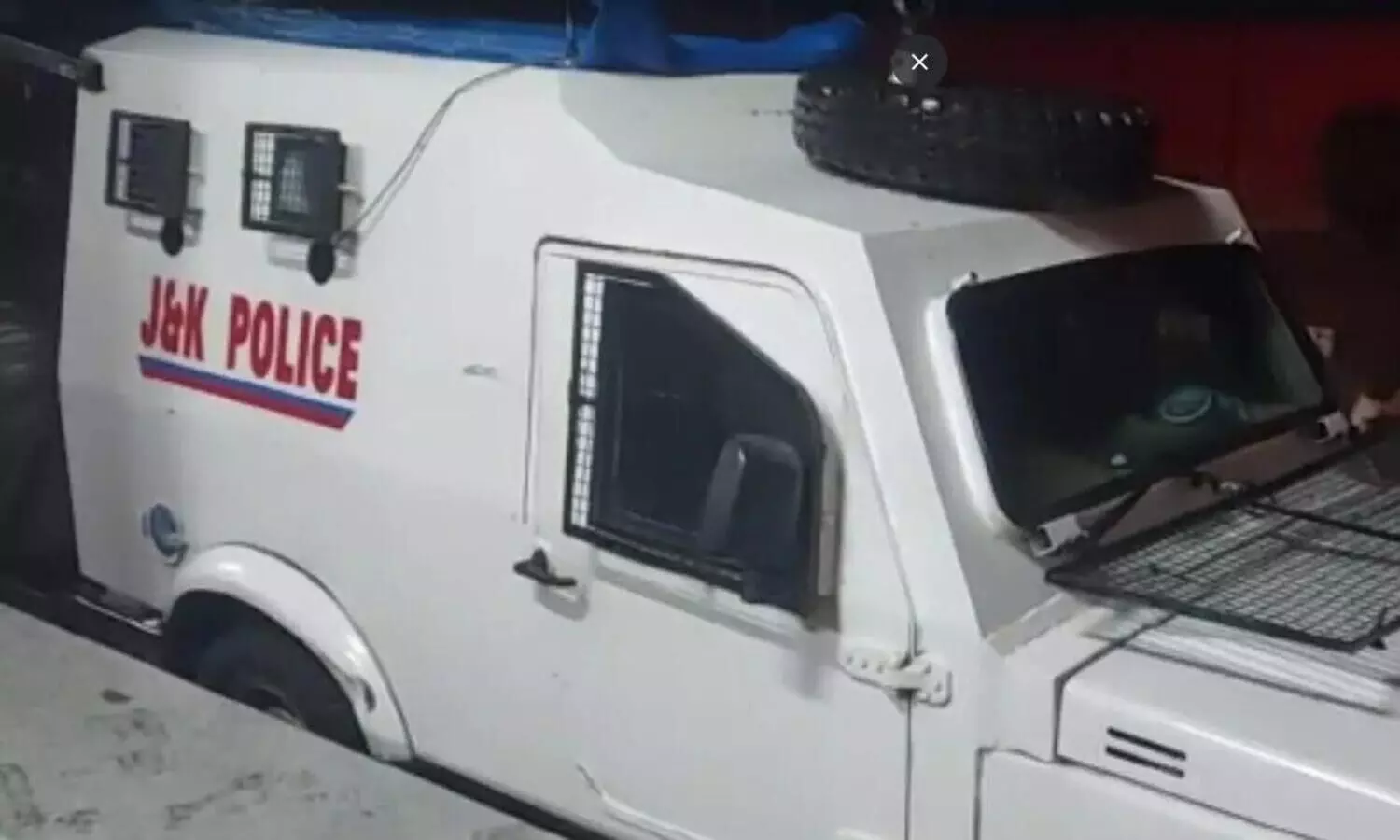 A police officer and a gangster were killed in an encounter in Jammu and Kashmir