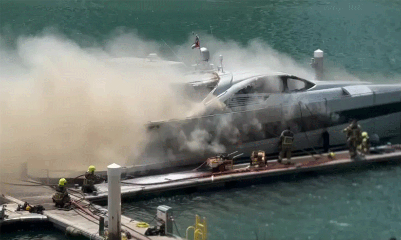 luxury yatch got fire in dubai luxury yatch got fire in dubai