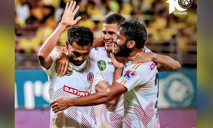 കളി കൈവിട്ട് ബ്ലാസ്റ്റേഴ്സ്; ഈസ്റ്റ് ബംഗാളിനോട് തോറ്റത് 4-2ന്; രണ്ടു താരങ്ങൾക്ക് ചുവപ്പ് കാർഡ്