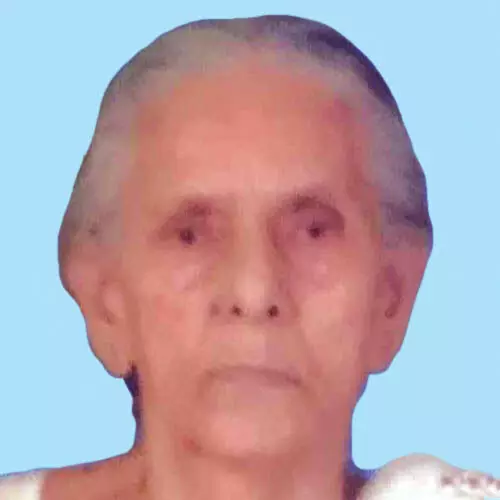 . മ​ക്ക​ൾ: ഭാ​നു​മ​തി, രാ​ധ, വി​ജ​യ​ല​ക്ഷ്മി, ഹ​രി​ദാ​സ്.