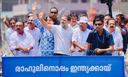 വയനാടിനെ ഇളക്കിമറിച്ച് രാഹുൽ ഗാന്ധിയുടെ റോഡ് ഷോ