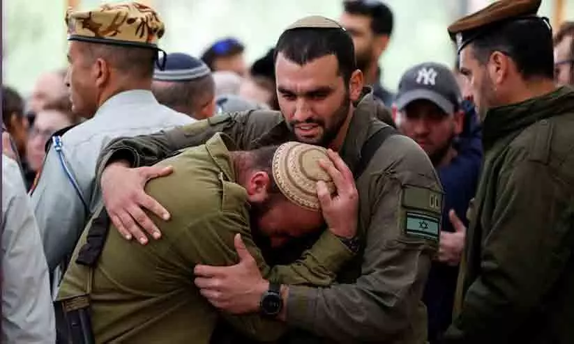 ഇറാന്റെ ഭീഷണി: സൈനികരെ തിരിച്ച് വിളിച്ച് ഇസ്രായേൽ, അവധി റദ്ദാക്കി; ഇറാൻ നാളെ തിരിച്ചടിച്ചേക്കുമെന്ന് ഇൻറലിജൻസ് മുൻ മേധാവി ഇറാന്റെ ഭീഷണി: സൈനികരെ തിരിച്ച് വിളിച്ച് ഇസ്രായേൽ, അവധി റദ്ദാക്കി; ഇറാൻ നാളെ തിരിച്ചടിച്ചേക്കുമെന്ന് ഇൻറലിജൻസ് മുൻ മേധാവി