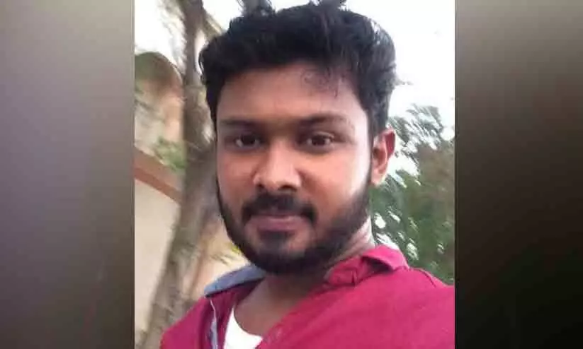 ബക്കറ്റിന്റെ മൂടി എടുക്കാൻ കിണറ്റിലിറങ്ങിയ യുവാവ് മരിച്ചു ബക്കറ്റിന്റെ മൂടി എടുക്കാൻ കിണറ്റിലിറങ്ങിയ യുവാവ് മരിച്ചു