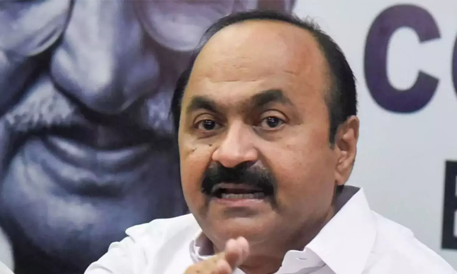 ക്രമസമാധാനം വഷളാക്കാന്‍ പാര്‍ട്ടി പ്രവര്‍ത്തകരെ ഉപയോഗിച്ച് സി.പി.എം ബോംബുണ്ടാക്കുന്നുവെന്ന് വി.ഡി സതീശൻ