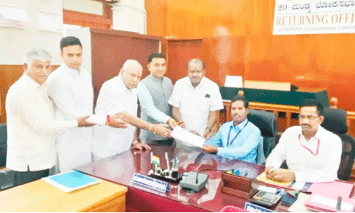 HD kumara swami gives election nomination