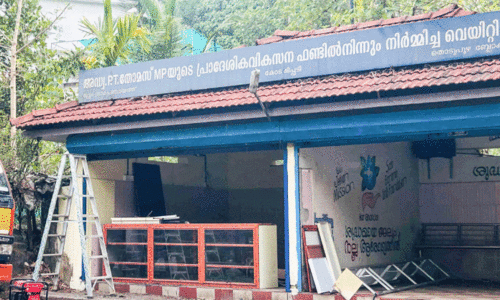 രണ്ട് ലക്ഷം മുടക്കി നിർമിച്ച കുടുംബശ്രീ സംരംഭം പൊളിച്ചുമാറ്റി