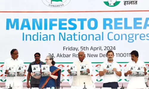 ജമ്മു കശ്മീരിന് സംസ്ഥാന പദവി, ജാതി സെൻസസ് നടപ്പാക്കും; അഞ്ച് നീതിയും 25 ഉറപ്പുകളുമായി കോൺഗ്രസ്