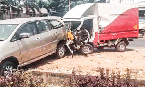 നെട്ടൂരിൽ വാഹനാപകടം: നാലു പേർക്ക് പരിക്ക്