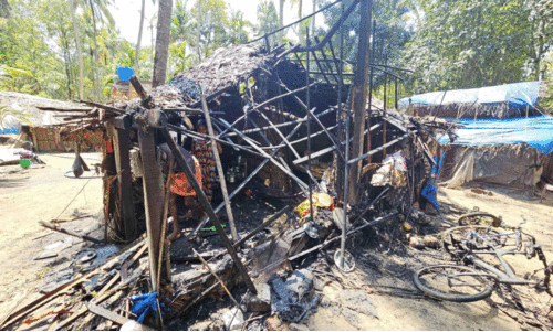 ഗ്യാ​സ് അ​ടു​പ്പി​ൽ​നി​ന്ന് തീ ​പ​ട​ർ​ന്ന് വീ​ട് ക​ത്തിന​ശി​ച്ചു