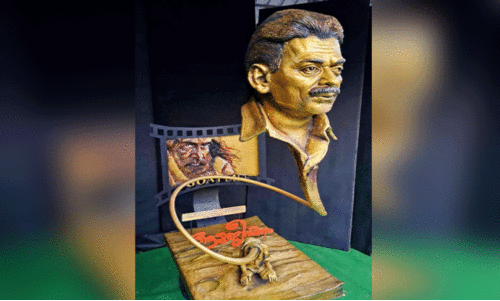 ‘ആ​ടു​ജീ​വി​തം’ സ്നേ​ഹ​ശി​ൽ​പം ന​ജീ​ബി​ന് സ​മ്മാ​നി​ക്കും