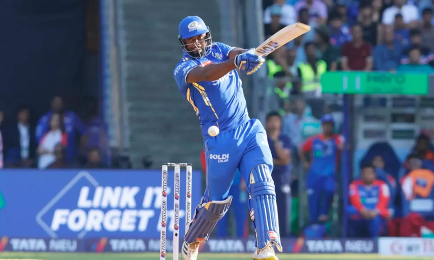 അവസാന ഓവറിൽ ഷെപ്പേർഡ് ഷോ! മുംബൈക്കെതിരെ ഡൽഹിക്ക് 235 റൺസ് വിജയലക്ഷ്യം