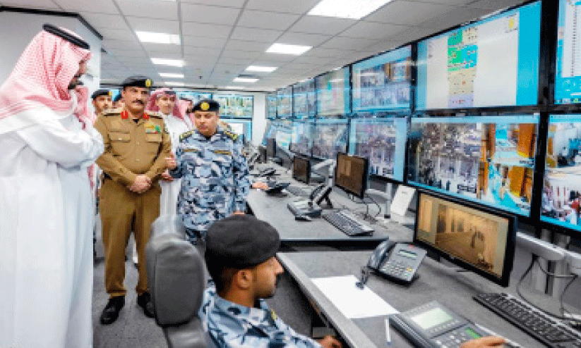 ഗ​വ​ർ​ണ​ർ മ​സ്​​ജി​ദു​ന്ന​ബ​വി​യി​ൽ എത്തി