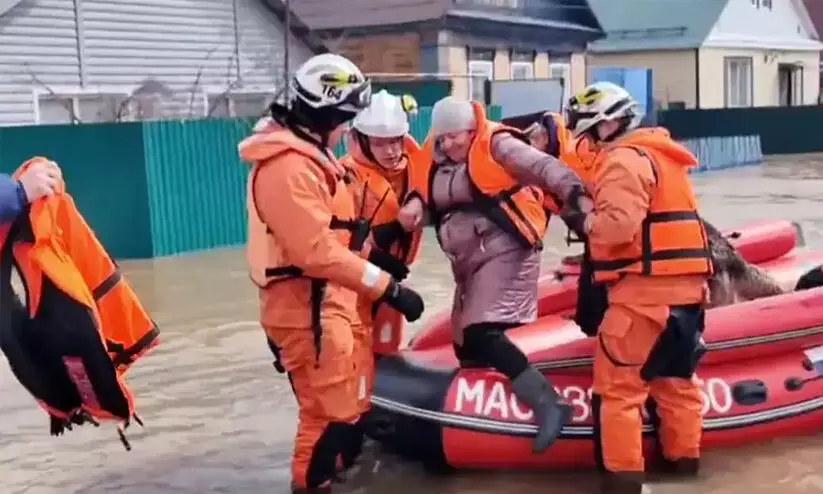 Russia Evacuates 4 500 People After Dam Burst Near Kazakhstan Border