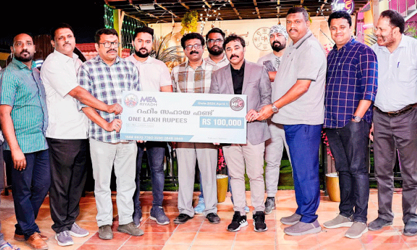 റ​ഹിം സ​ഹാ​യ​നി​ധി കൈ​മാ​റി