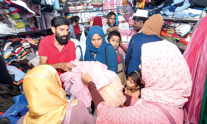 വേനലിൽ ചൂടേറി പെരുന്നാൾ വിപണി വേനലിൽ ചൂടേറി പെരുന്നാൾ വിപണി