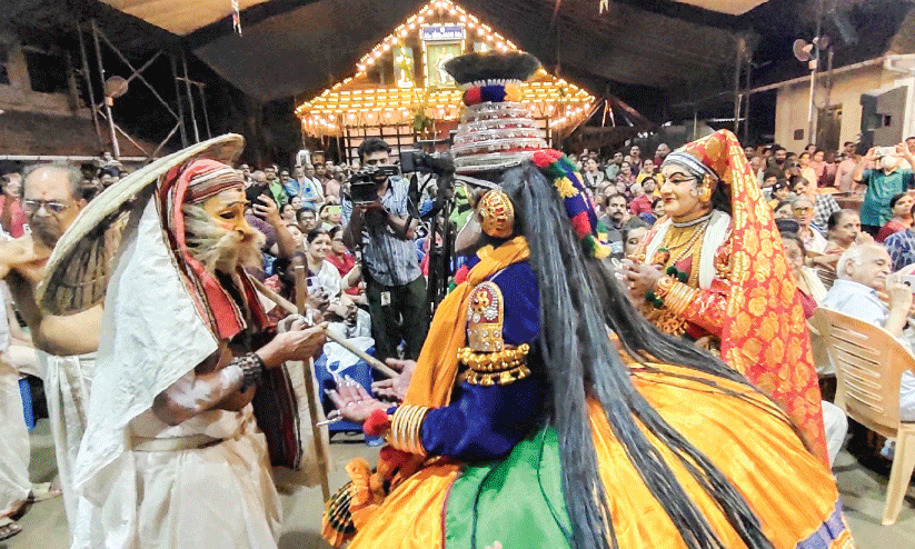 ആട്ടവിളക്കിന് മുന്നിൽ വിസ്മയക്കാഴ്ച തീർത്ത് ആചാര്യസംഗമം