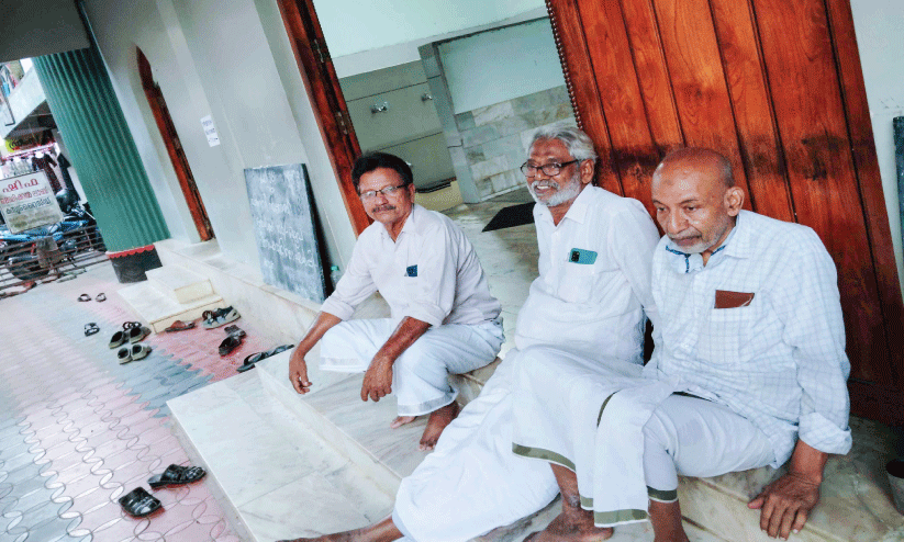 ബാ​പ്പു​ട്ടി ഹാ​ജി​യു​ടെ ക​പ്പ​ൽ യാ​ത്ര​യി​ലെ നോ​മ്പോ​ർ​മ​ക​ൾ ച​രി​ത്ര​മാ​കു​ന്നു