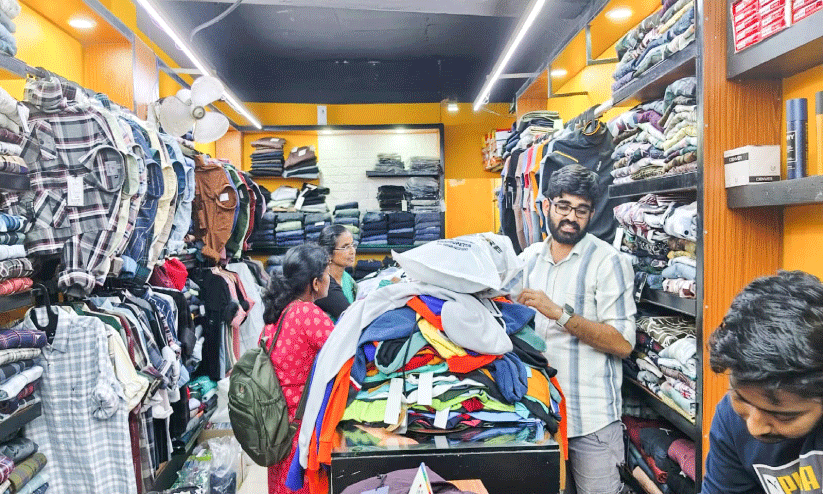 പെരുന്നാൾ തിരക്കിൽ വിപണി പെരുന്നാൾ തിരക്കിൽ വിപണി