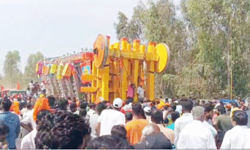 ഹീലാലിഗെയിൽ 120 അടിയുള്ള ഉത്സവരഥം മറിഞ്ഞു ഹീലാലിഗെയിൽ 120 അടിയുള്ള ഉത്സവരഥം മറിഞ്ഞു