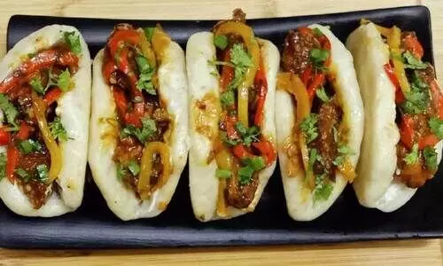 Sesame Chicken Bao, സെ​സ​മി ചി​ക്ക​ൻ ബാ​വ്