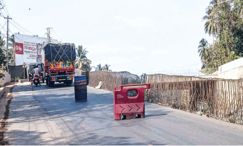 ദേ​ശീ​യ​പാ​ത വി​ക​സനം; സർവിസ് റോഡിലെ കയറ്റം വാഹനങ്ങൾക്ക് ഭീഷണി