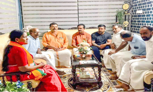 സി.പി.എം അംഗത്തിന്‍റെ എൻ.ഡി.എ സ്ഥാനാർഥിയുമായുള്ള കൂടിക്കാഴ്ച വിവാദത്തിൽ