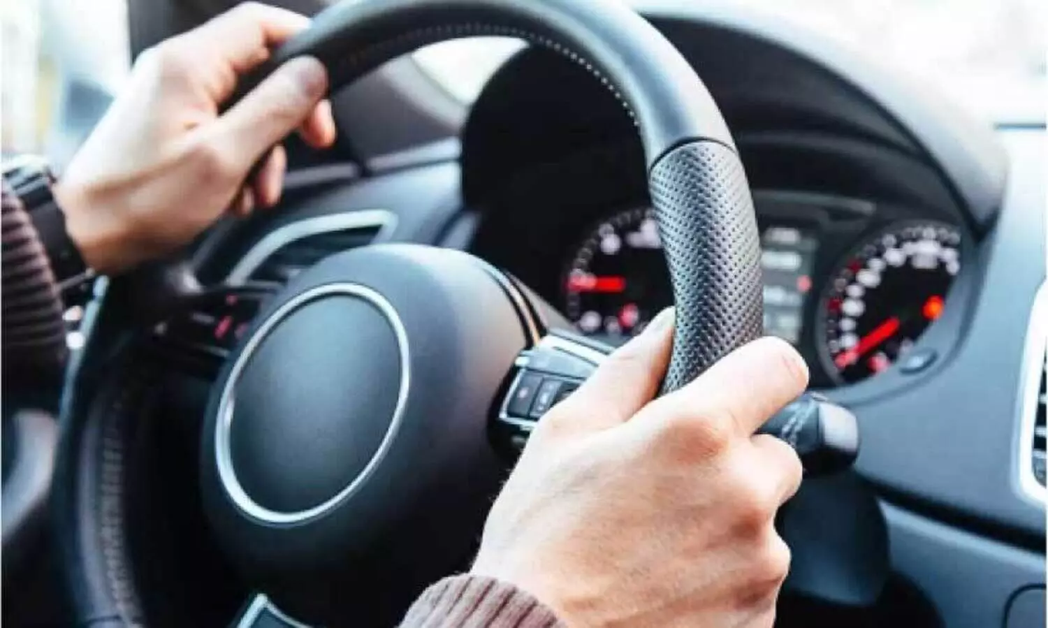 ഈ​ദ് അ​വ​ധി​ക്കാ​ല​ത്ത് ഡ്രൈ​വ്​ ചെ​യ്യു​ന്ന​വ​ർ​ എ​ട്ട് കാ​ര്യ​ങ്ങ​ൾ ശ്ര​ദ്ധി​ക്ക​ണം