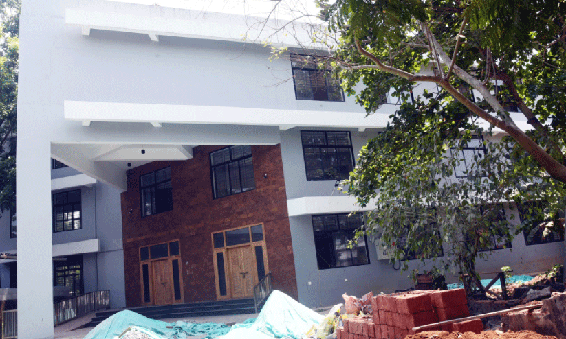 കു​ട്ടി​ക​ളു​ടെ ലൈ​ബ്ര​റി കെ​ട്ടി​ട​മാ​യി; ഇ​നി​ പ​ണം വേ​ണം