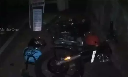 ബൈക്കപകടത്തിൽ രണ്ട് യുവാക്കൾ മരിച്ചു ബൈക്കപകടത്തിൽ രണ്ട് യുവാക്കൾ മരിച്ചു