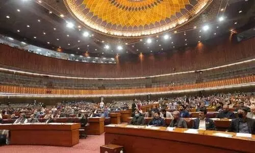 പാകിസ്താനിൽ പാർലമെന്റ് ഉപരിസഭയുടെ സമ്മേളനം വിളിച്ച് പ്രസിഡന്റ്