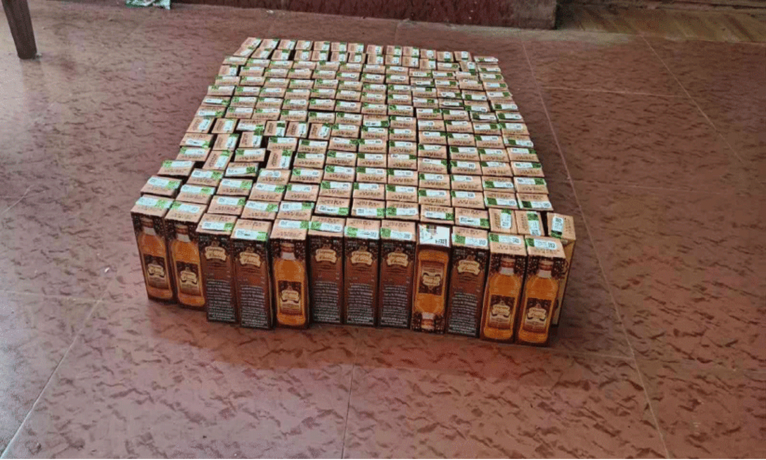 തെരഞ്ഞെടുപ്പ് പരിശോധനക്കിടെ മദ്യം പിടികൂടി